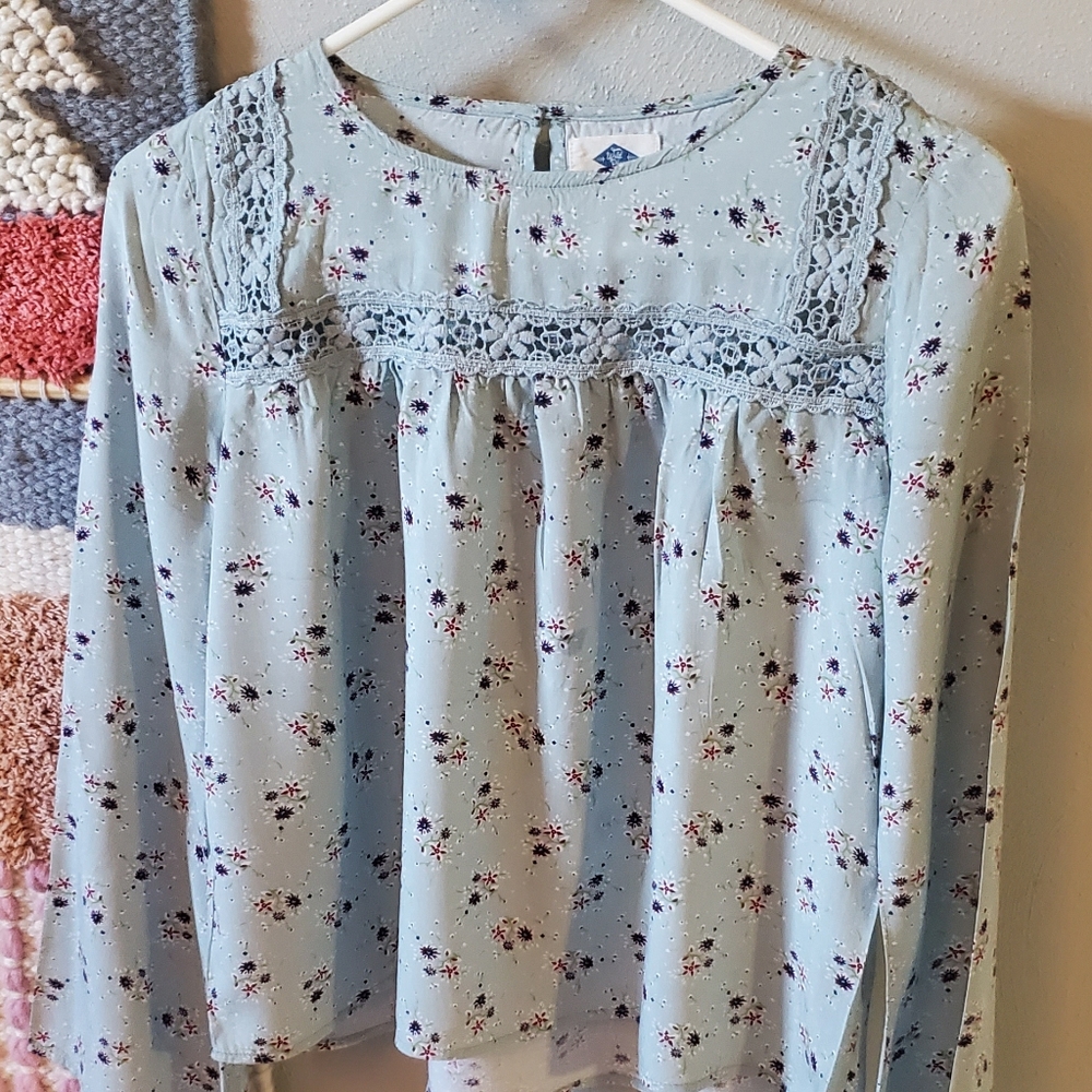 Wild blue flowery blouse size xs
